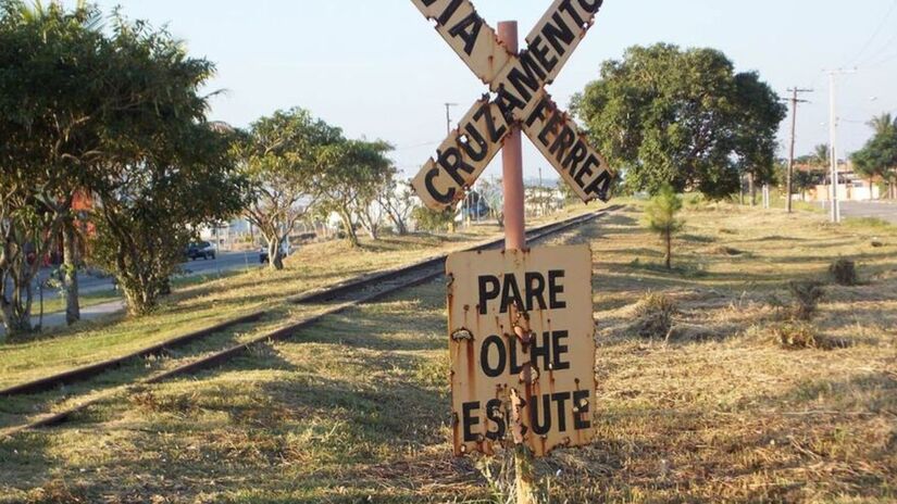 Da Baixada Santista ao Vale do Ribeira, o trajeto atravessa cidades, serra e paisagens que poucos paulistas conhecem de trem. O novo projeto prevê um percurso expresso de cerca de 2h20 entre Santos e Cajati/ Márcio Ribeiro/DL

