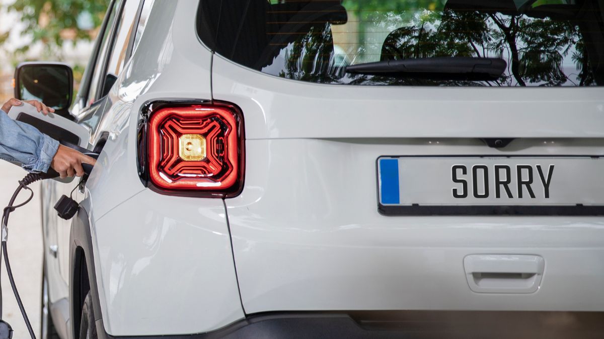 1.599 carros com final 6 emplacados em Santos em 2025. Um número, um recorde, e uma virada no perfil dos veículos que circulam pela cidade. /Freepik