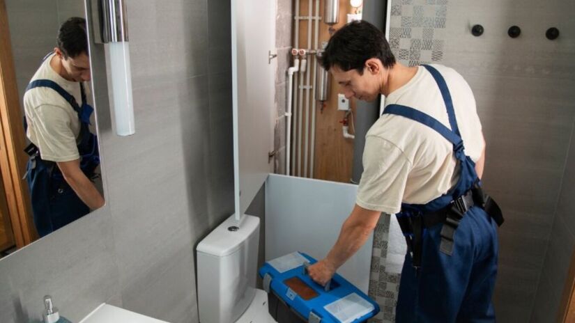 Vazamentos e trocas de tubulação podem elevar o custo da obra para R$ 15 mil /freepik
