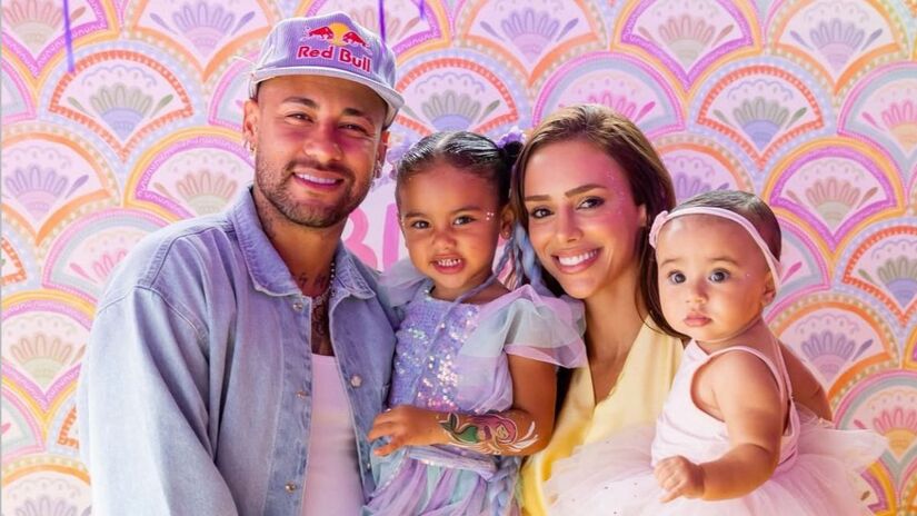 O jogador Neymar solta a voz no karaokê e diverte convidados ao desafinar/Redes Sociais 