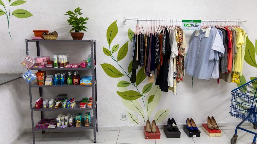 O Espaço Eco Troca é o resultado da colaboração entre o poder público, iniciativa privada e sociedade civil em Cubatão. O projeto utiliza a metodologia Recicla Cidade para converter a conscientização ambiental em poder de compra direto para os moradores. /Divulgação
