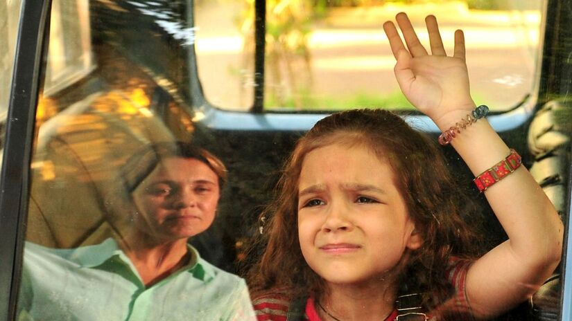 Carminha ( Adriana Esteves ) se despede de Rita ( Mel Maia )/Globo
