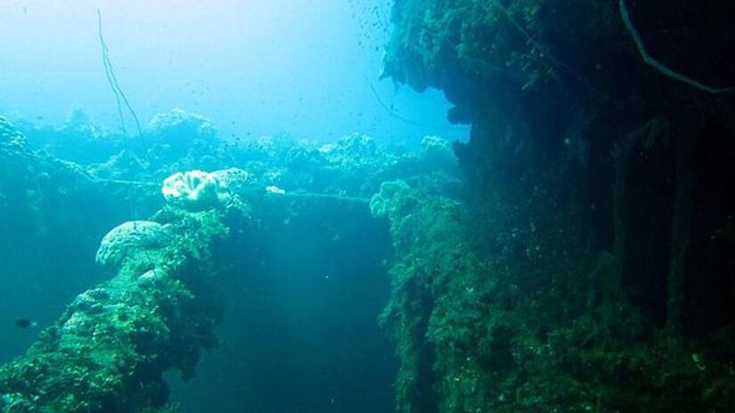 Mudanças climáticas e o aquecimento da água aceleram a corrosão dos cascos de metal enferrujados /Wikimedia Commons
