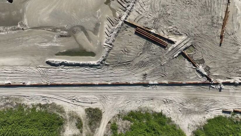 Essa redistribuição muda características importantes, como a largura da areia, o comportamento das ondas, fator que preocupa surfistas locais / Divulgação