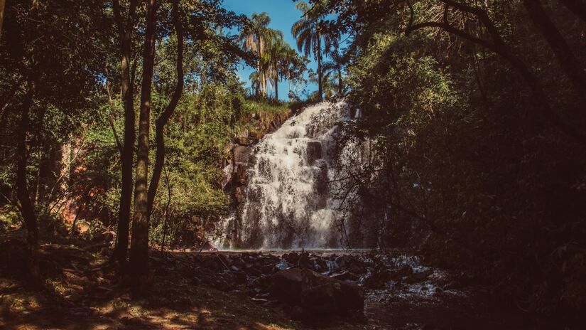 Cachoeira São José, que possui 10 metros de altura inserida em um lugar de natureza preservada / Reprodução / PMI