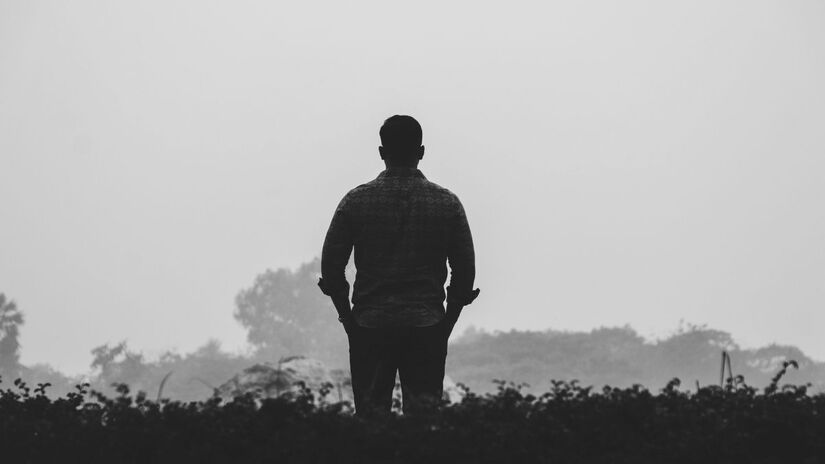 Cerca de 20% dos adultos apresentam padrão de apego evitativo, com dificuldade em criar conexões profundas /Reprodução