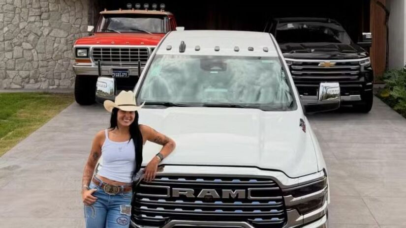 Nova picape integra coleção de carros de luxo que inclui modelos como Porsche 718 Boxster e clássicos importados /Reprodução