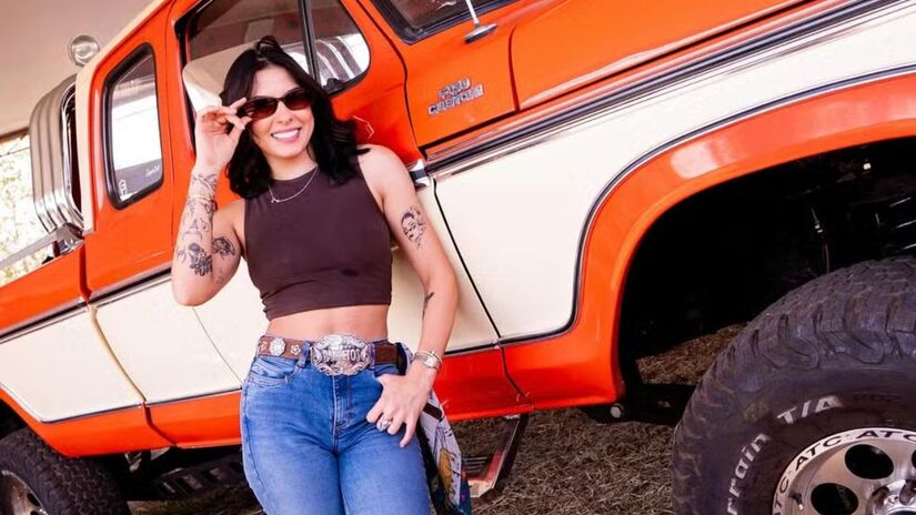 Artista afirmou que pretende aprender a dirigir diferentes tipos de veículos e celebrou a 'garagem dos sonhos' /Reprodução