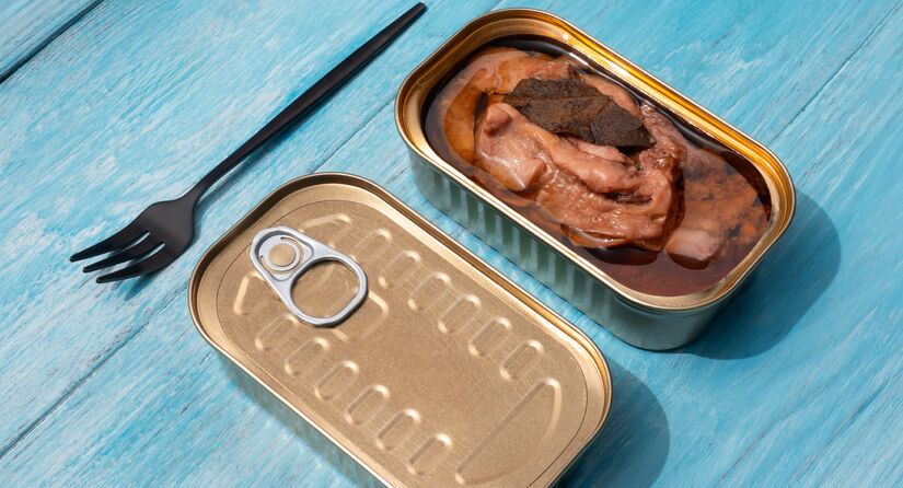  o atum ao natural apresenta uma quantidade significativamente maior de proteína em relação à versão em óleo. Freepik