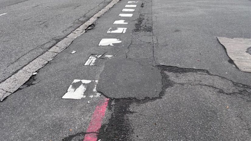 Ciclovia perto do Túnel não segue normas de trânsito/Jonatas Oliveira/DL