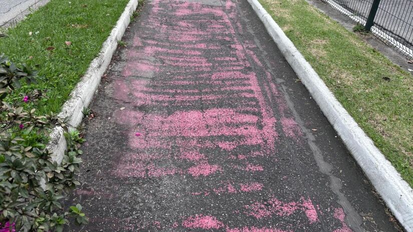 Ciclovia perto do Túnel não segue normas de trânsito/Jonatas Oliveira/DL