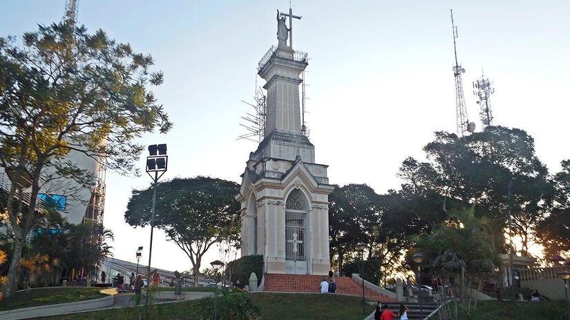 O Morro do Cristo deixou de ser apenas um ponto religioso e se transformou em mirante e espaço de lazer para moradores e visitantes / Divulgação/PMJF