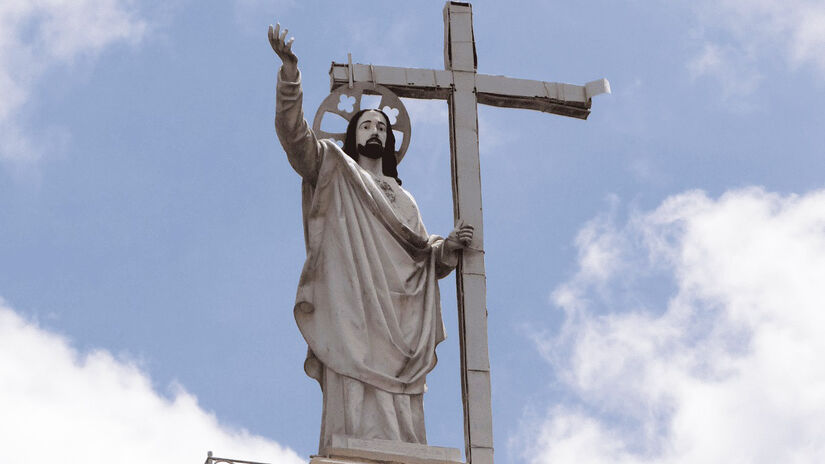 No início do século XX, católicos locais decidiram substituir a tradicional cruz no morro por uma representação do Cristo / Foto: Divulgação