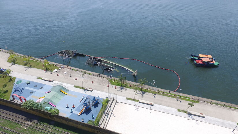 O acúmulo de água não pôde ser revertido porque as bombas de sucção estavam inoperantes / Renan Lousada/DL