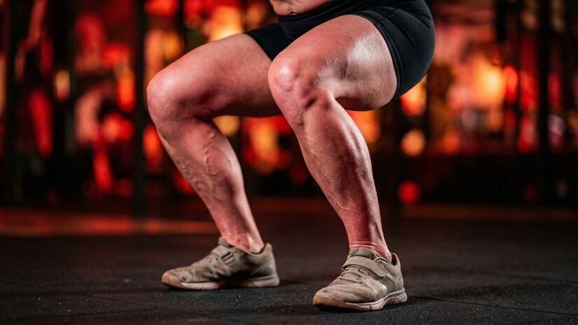 Melhora a circulação sanguínea: O movimento das pernas ajuda o retorno venoso, diminuindo inchaço nas pernas
