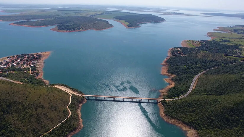 Ainda hoje é possível identificar marcas desse processo no entorno / Reprodução/YouTube