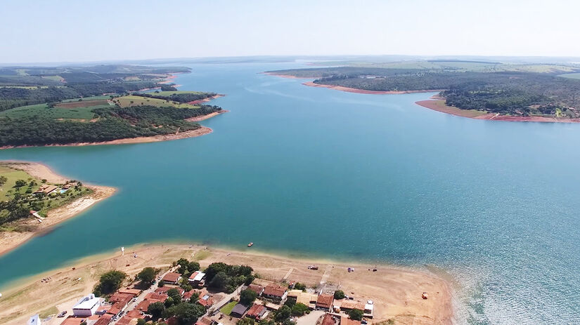 Mesmo com o crescimento da procura, Santo Hilário ainda mantém uma infraestrutura bastante limitada / Reprodução/YouTube