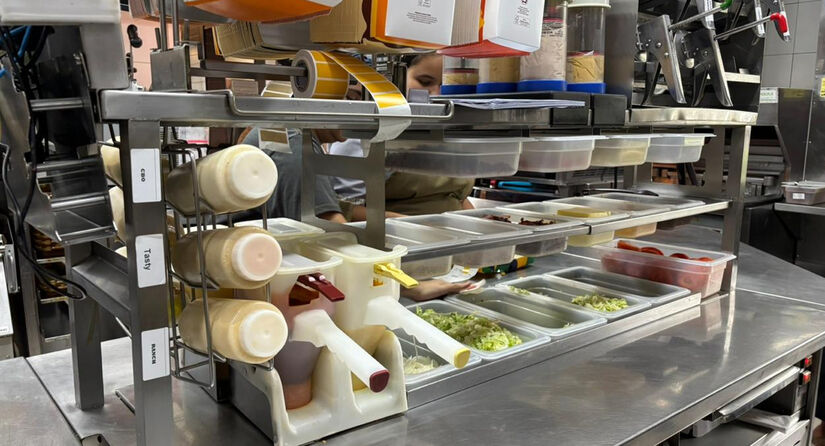 Com a pandemia, o programa ganhou o reforço do McProtegidos, que implementou uma série de medidas adicionais de higiene e segurança nos restaurantes. Isabella Fernandes/DL