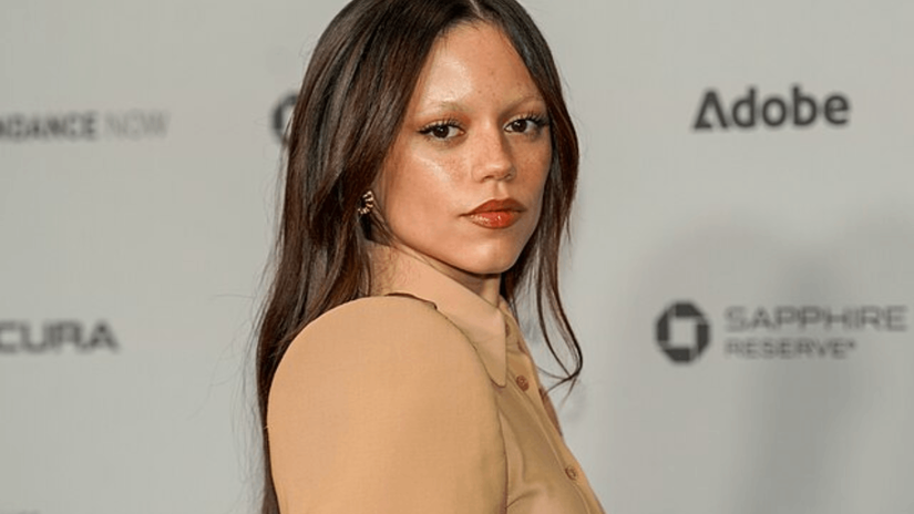 Celebridades internacionais como Lily-Rose Depp, Hailey Bieber e Jenna Ortega se tornaram referências visuais dessa tendência (Foto: Colleen Sturtevant/Wikimedia Commons)
