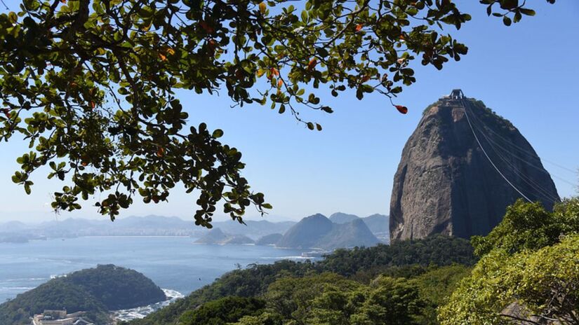 O teleférico do Pão de Açúcar foi o primeiro a ser instalado no Brasil e o terceiro no mundo, e até então já transportou mais de 40 milhões de pessoas desde sua inauguração (Rio film commission/Divulgação)