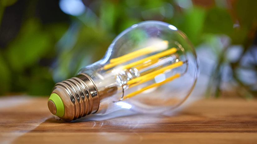 Lâmpada moderna, com a tecnologia "Ultra-Efficient" e até 50 anos de duração - Reprodução/Phillips