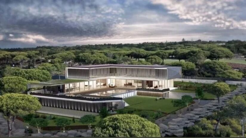 Casa inclui spa, cinema, piscina de vidro e área com praia privativa /Reprodução