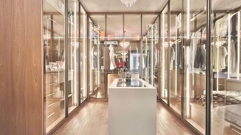 Sala ampla com três ambientes e decoração moderna /Reprodução