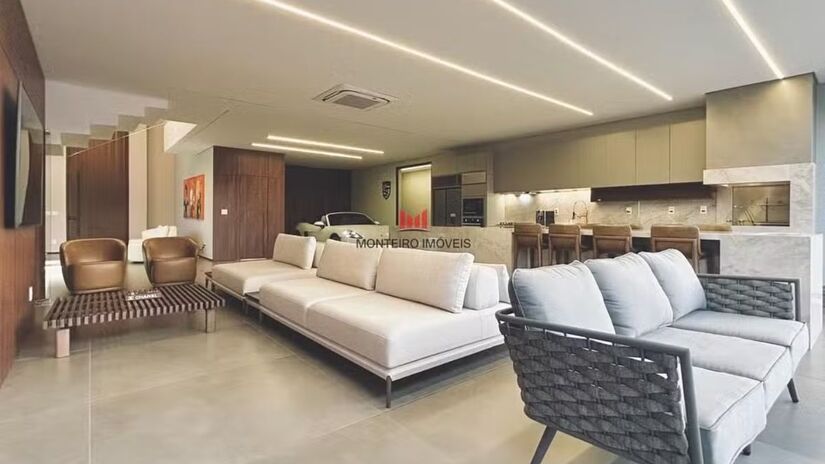 Suíte master com varanda, closet e banheira de imersão /Reprodução