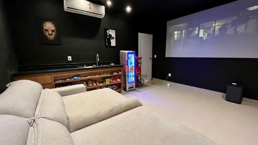 Sala de cinema privativa integrada ao projeto da casa /Reprodução