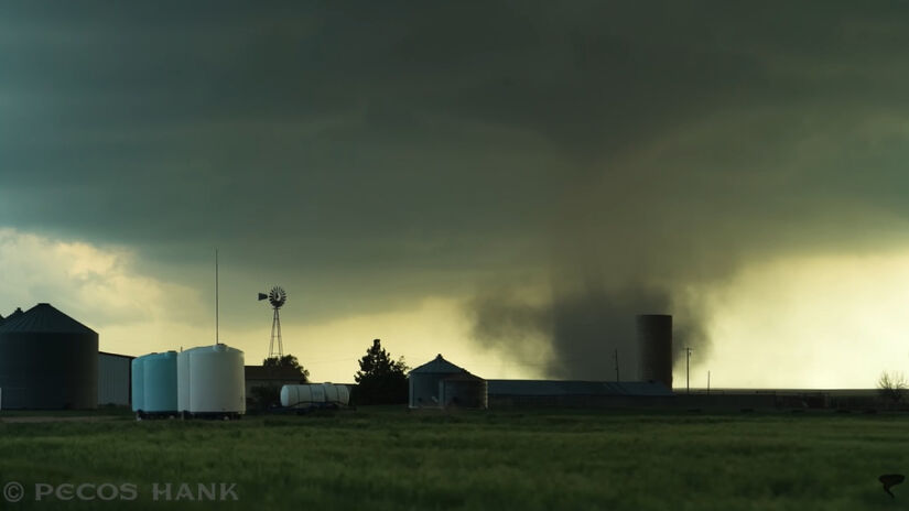 O silêncio que se seguiu à passagem do monstro foi descrito como assustador / Reprodução/Youtube/Pecos Hank