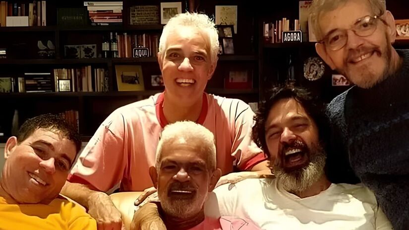 Ele foi adotado pelo humorista e sempre foi tratado como filho por ele, além de manter uma ótima relação com seus irmãos (Reprodução)