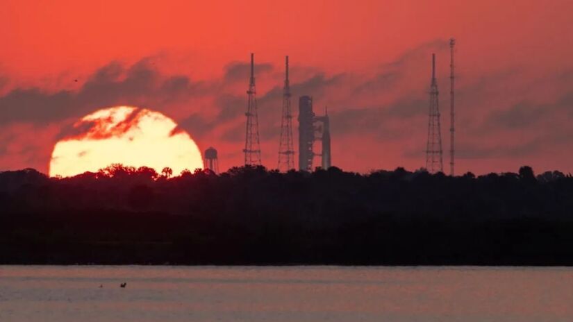 Composta por quatro astronautas, a missão Artemis 2 testará os limites da sobrevivência humana no espaço profundo; entenda por que a nave não fará o pouso na superfície desta vez (Nasa/Divulgação)