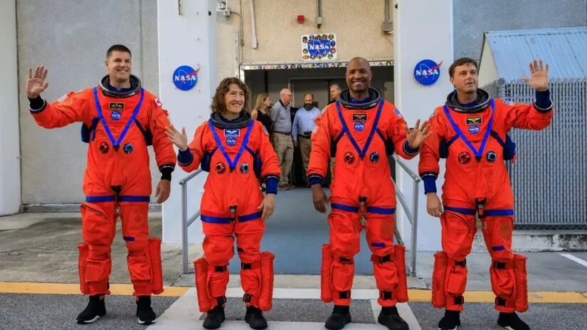 A equipe é formada por quatro astronautas: o comandante Reid Wiseman, o piloto Victor Glover e a especialista Christina Koch (todos da Nasa), além do especialista Jeremy Hansen, da CSA (Agência Espacial Canadense) (Nasa/Divulgação)