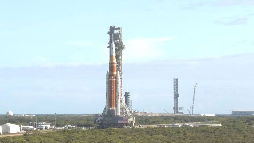 Pela primeira vez em décadas, seres humanos observarão de perto o lado oculto da Lua a bordo da cápsula Orion; entenda os desafios desta jornada de 10 dias que prepara o terreno para o próximo pouso no solo lunar (Nasa/Divulgação)