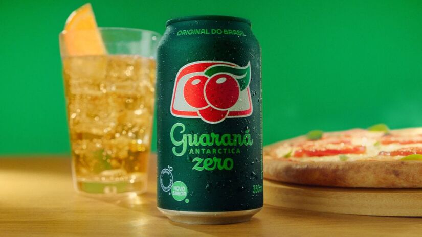 Entre os melhores avaliados, o Guaraná Antarctica Zero tem menor teor de sódio, mas mantém o uso de corante / Foto: Divulgação