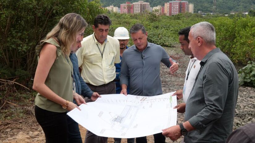 Obra da Estação Elevatória EEC6 começou no bairro do Saboó, em Santos /Divulgação/PMS