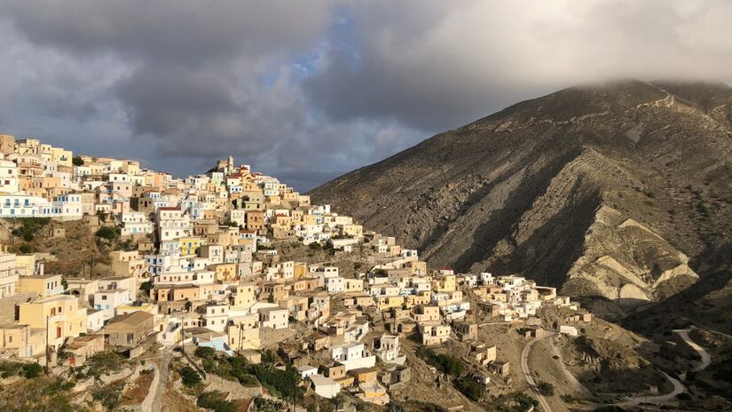 Karpathos combina assim acessibilidade e exclusividade, possibilitando experiências completas mesmo em um destino menos conhecido (Foto: Luca Aless/Wikimedia Commons)