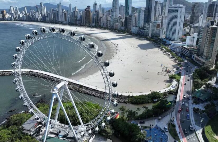 Cidade conta com praia bem badalada/Vinicius Alves/PMBC/Divulgação