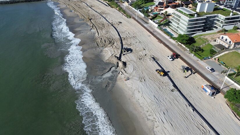 Com a nova configuração, a praia ganha um visual mais amplo e uniforme, reforçando o potencial turístico de Balneário Piçarras. José Santos/Prefeitura de Balneário Piçarras