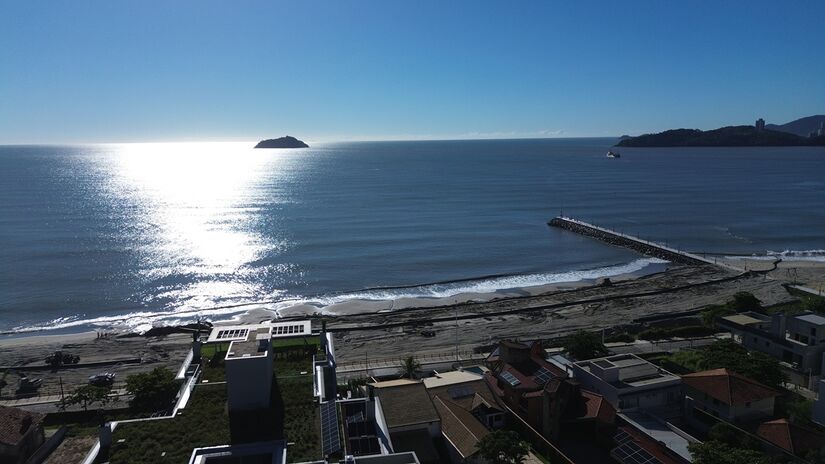 Mesmo com a conclusão dos trabalhos, o trecho finalizado mais recentemente, após o molhe da Avenida Getúlio Vargas, permanecerá fechado temporariamente. José Santos/Prefeitura de Balneário Piçarras