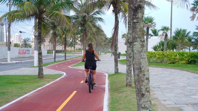 Orla de Praia Grande soma cerca de 22 km urbanizados, com ciclovias e quiosques ao longo da faixa de areia /Renan Lousada/DL