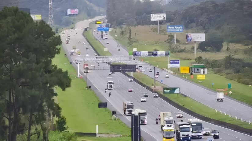 Na manhã desta quinta-feira, 9, recomenda-se paciência ao passar por alguns trechos do Sistema Anchieta-Imigrantes (Ecovias/Reprodução)