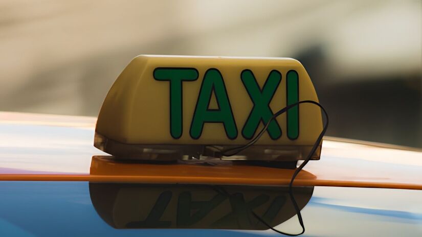 Além do valor no visor, o trabalho dos taxistas brasileiros é regido por códigos de ética e regras de convivência nos pontos que garantem a organização das filas (Saplak/Pexels)