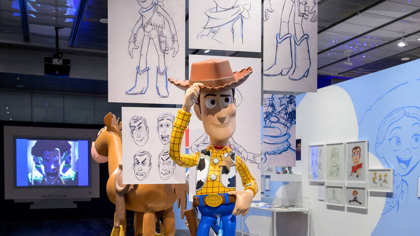 A experiência inclui ambientes cenográficos inspirados no universo dos filmes e esculturas em escala real dos personagens mais icônicos / Divulgação