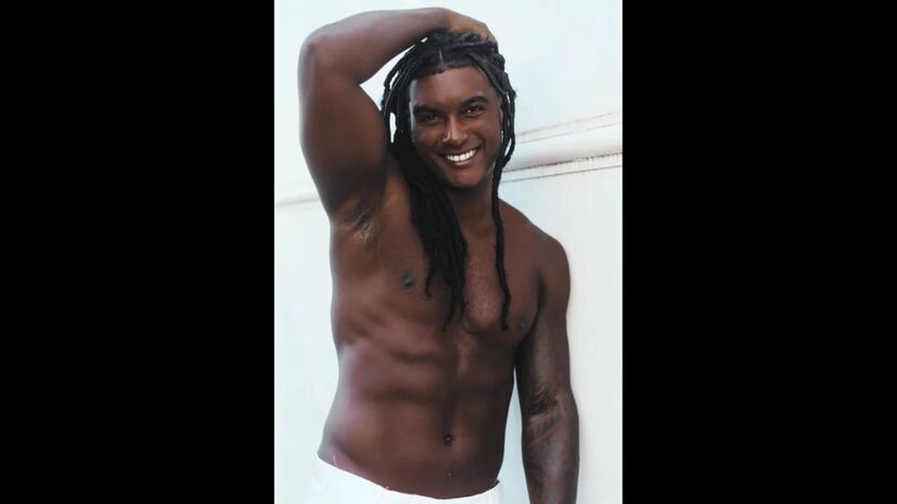 Com o engajamento em alta e um portfólio fotográfico renovado, Hassami deixa para trás a vigilância patrimonial para se tornar um rosto conhecido nas campanhas