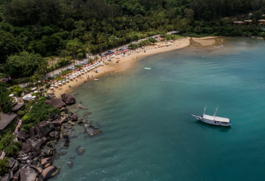 Ilhabela tem praias belíssimas como a do Bonete, de Castelhanos, a da Armação e da Pedra do Sino (foto), além das cachoeiras, como as do Paquetá, dos Três Tombos, da Toca e a Água Branca