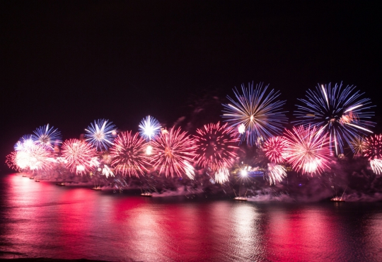 RIO DE JANEIRO: Os fogos em Copacabana vão acontecer, mas sem público, e com transmissão pela internet.