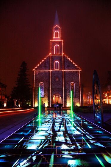 GRAMADO. A cidade gaúcha vai estar ainda com a decoração do Natal Luz que, por conta da pandemia, terá somente a decoração das ruas e prédios com muitas luzes e cores, espetáculos de teatro e desfiles não acontecerão.