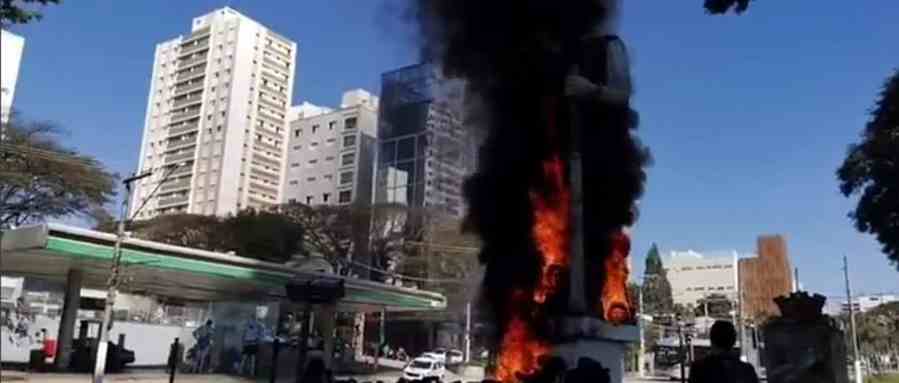 Estátua dedicada a Borba Gato é incendiada em São Paulo, Curiosidades