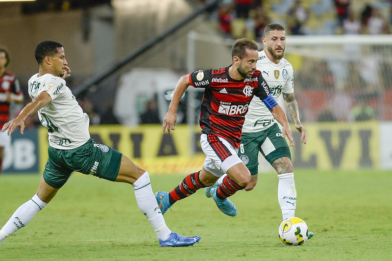 Flamengo e Palmeiras empatam sem gols em duelo adiantado da 4ª